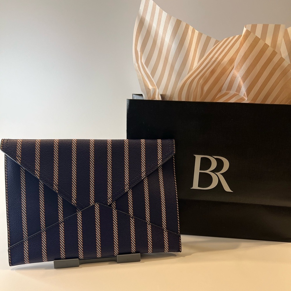 BANANA REPUBLIC ENVELOPE CLUTCH